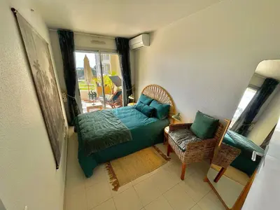 Un ou plusieurs lits dans un hébergement de l'établissement Appartement tout confort vue mer