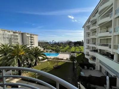 Piscine de l'établissement Appartement tout confort vue mer ou située à proximité