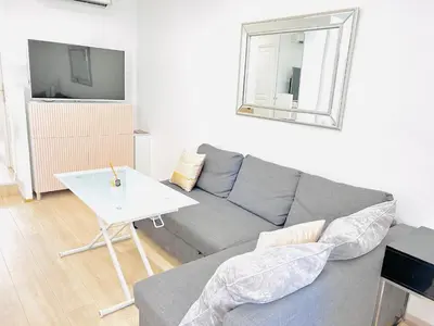 Télévision ou salle de divertissement dans l'établissement 1 Bedroom flat with Balcony Cannes Center Croisette 6ppl