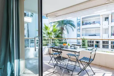 Balcon ou terrasse dans l'établissement 1-Br apartment in Palm Beach swimming pool