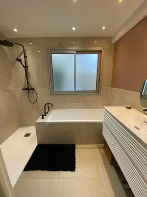 Salle de bains dans l'établissement Grand appartement de style avec parking - Cannes