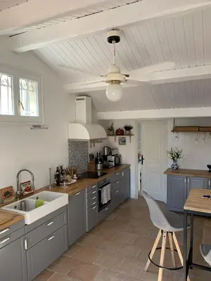 Cuisine ou kitchenette dans l'établissement Villa Acacia