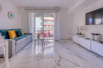Coin salon dans l'établissement Cannes le Versailles
