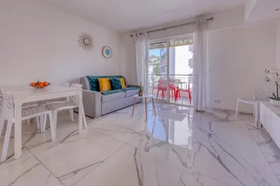 Coin salon dans l'établissement Cannes le Versailles
