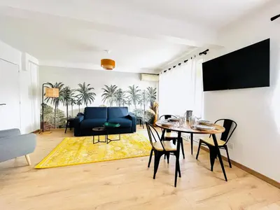 Télévision ou salle de divertissement dans l'établissement Le CozyCroisette - Centre Cannes - 6 personnes