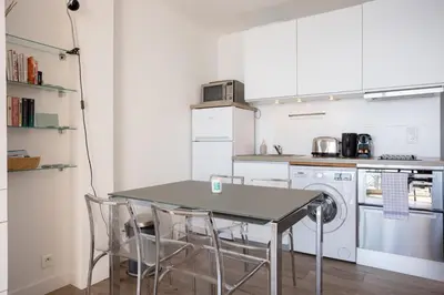 Cuisine ou kitchenette dans l'établissement The Beach Cocoon – Sea View & Calm