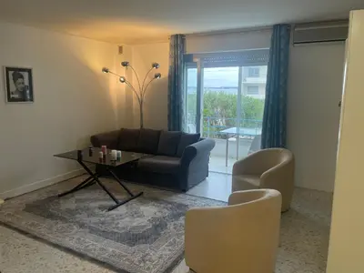 Coin salon dans l'établissement Cool Appart sur Croisette Palm Beach