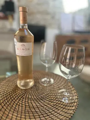 Boissons dans l'établissement L appartement de Manon, centre historique du vieil Antibes