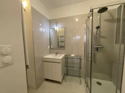 Salle de bains dans l'établissement Beau studio - 100m de la plage Palm beach