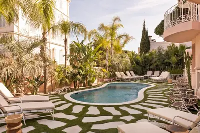 Piscine de l'établissement Maison Carla Rosa Cannes ou située à proximité