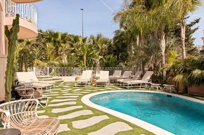 Piscine de l'établissement Maison Carla Rosa Cannes ou située à proximité