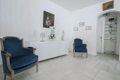 Coin salon dans l'établissement Peaceful Villa with Infinity Pool, 10' from the Center of Antibes