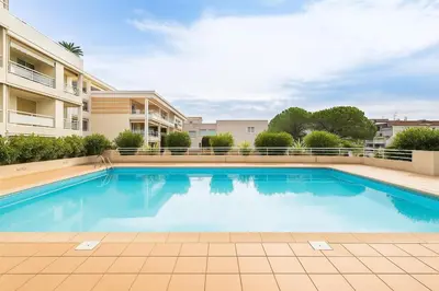 Piscine de l'établissement Port Azur ou située à proximité