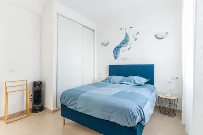Un ou plusieurs lits dans un hébergement de l'établissement Le Grand Large - Appt proche plage Antibes