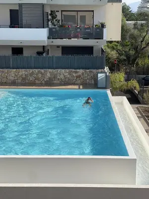 Piscine de l'établissement Très bel appartement dans résidence avec piscine à 5min des plages de Villeneuve Loubet. ou située à proximité