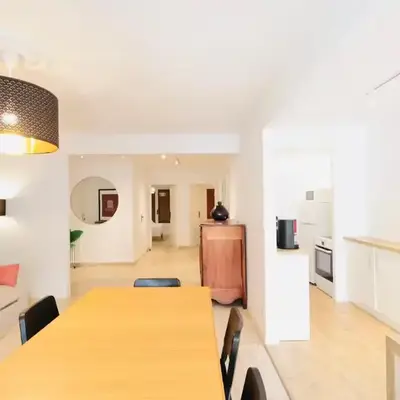 Appartement T3 lumineux - 6 pers - Hypercentre - Climatisé - Gare SNCF à 200 m - Parking privé - Mer à 100 m
