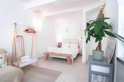 Un ou plusieurs lits dans un hébergement de l'établissement Cosy studio situé en plein cœur du vieil antibes.
