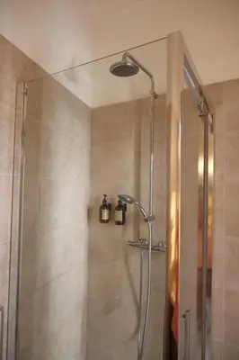 Salle de bains dans l'établissement Au cœur du Vieil Antibes à 200m des plages, superbe studio