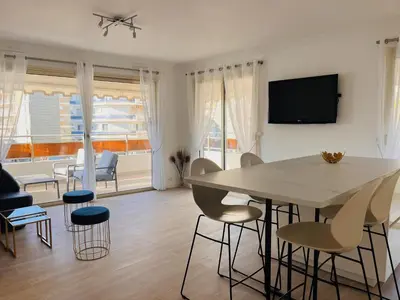 Télévision ou salle de divertissement dans l'établissement le meilleur de Cannes au palm beach