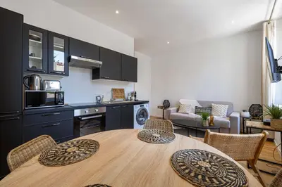 Cuisine ou kitchenette dans l'établissement Beautiful renovated residence near Croisette