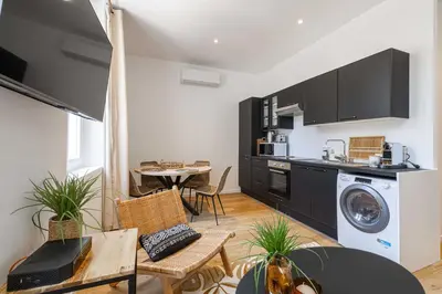 Cuisine ou kitchenette dans l'établissement Beautiful renovated residence near Croisette
