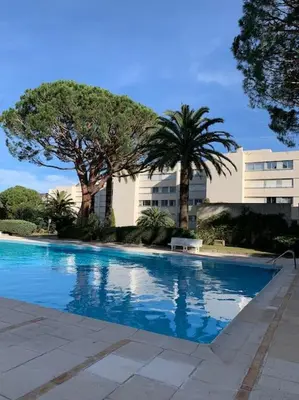 Piscine de l'établissement La Pinède - Appartment 3 bedrooms ou située à proximité