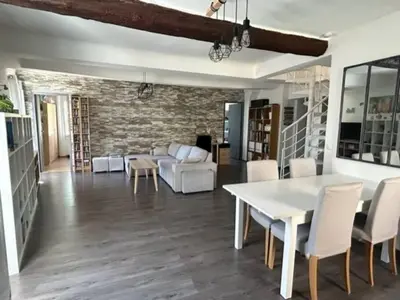 Coin salon dans l'établissement Appartement familial entre Cannes et Juan-les-Pins