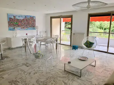 Coin salon dans l'établissement CANNES Martinez- family apartment 100m2