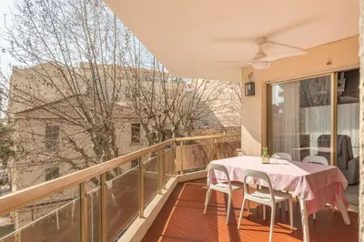 Balcon ou terrasse dans l'établissement LE SYLVAPLANA JUAN LES PINS Terrasse 30m2