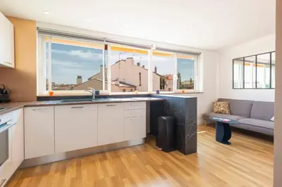 Cuisine ou kitchenette dans l'établissement Vauban Stylish 1-Bedroom Apartment in Antibes City Center with AC