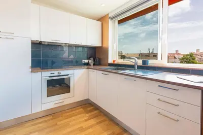 Cuisine ou kitchenette dans l'établissement Vauban Stylish 1-Bedroom Apartment in Antibes City Center with AC