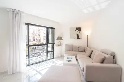 Coin salon dans l'établissement Cannes Rue d'Antibes Premium 2 BDR 2 baths Exclusive Olam Properties