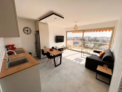 Télévision ou salle de divertissement dans l'établissement Évasion de rêve : 3P, Piscine, Tennis, Wifi, Park.
