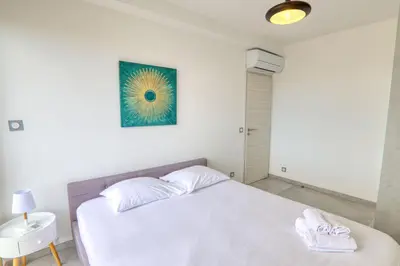 Un ou plusieurs lits dans un hébergement de l'établissement Évasion de rêve : 3P, Piscine, Tennis, Wifi, Park.