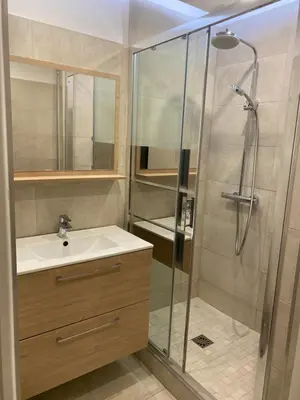 Salle de bains dans l'établissement Appartement vue sur mer, proche Croisette