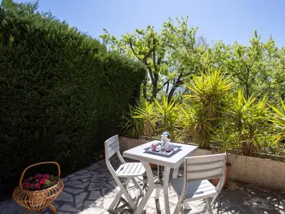 Jardin de l'établissement Studio Montfleuri by Interhome