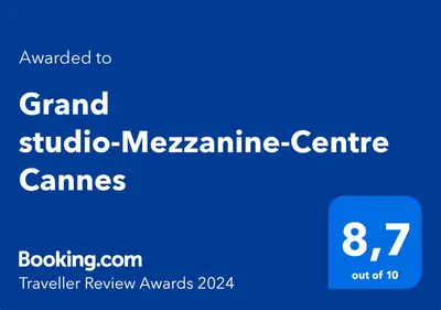 Certificat, récompense, panneau ou autre document affiché dans l'établissement Grand studio-Mezzanine-Centre Cannes
