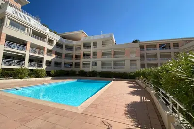 Piscine de l'établissement 06AI - Beautiful renovated studio - sea and pool view ou située à proximité