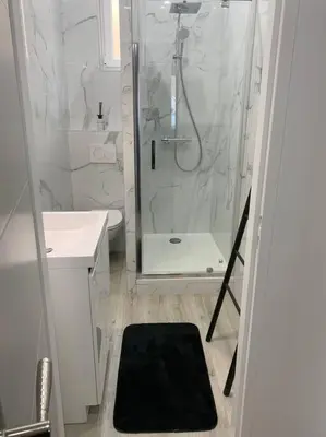 Salle de bains dans l'établissement Appartement Etat neuf La Chantalane -proche centre-ville