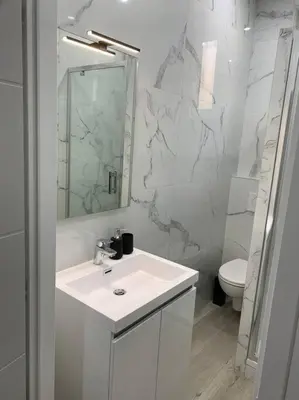 Salle de bains dans l'établissement Appartement Etat neuf La Chantalane -proche centre-ville