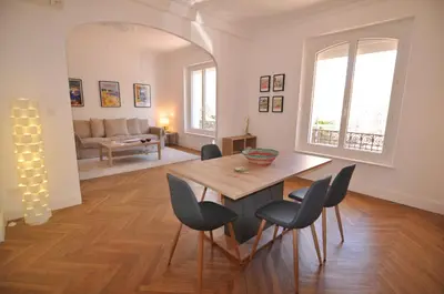 Coin salon dans l'établissement Palais Albert -2-Bedroom Apartment -Ponteil Beach -StayInAntibes
