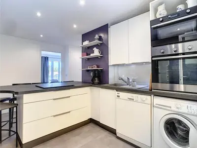 Cuisine ou kitchenette dans l'établissement Berlioz Garden - Jardin,Free Parking,AC,Wifi