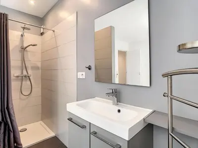 Salle de bains dans l'établissement Berlioz Garden - Jardin,Free Parking,AC,Wifi