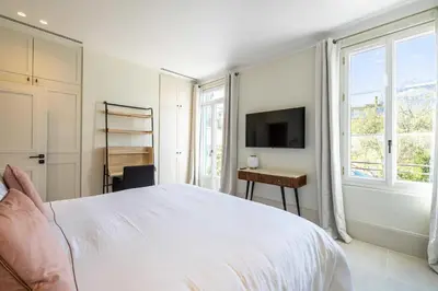 Un ou plusieurs lits dans un hébergement de l'établissement Luxurious Villa with heated pool 5BR-10p - Cannes