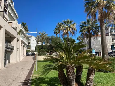Jardin de l'établissement Appartement de standing Le Velvet Bay climatisé en bord de mer