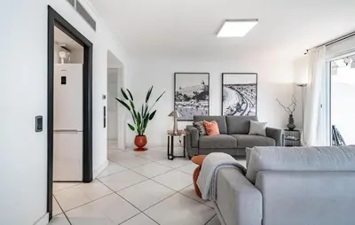 Coin salon dans l'établissement 2 Bedroom Cozy Apartment In Cannes