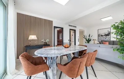 Coin salon dans l'établissement 2 Bedroom Cozy Apartment In Cannes