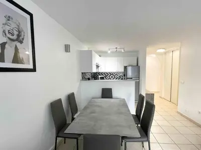 Cuisine ou kitchenette dans l'établissement Modern one bedroom apartment in Cannes