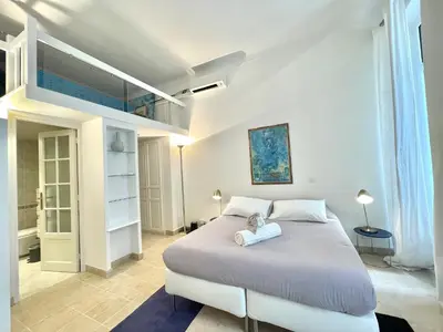 Un ou plusieurs lits dans un hébergement de l'établissement Marina Luxury 3 bedroom by Welcome to Cannes