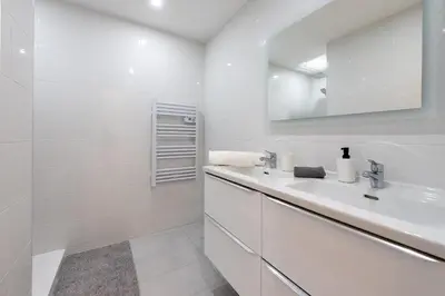 Salle de bains dans l'établissement VILLA VELLEDA